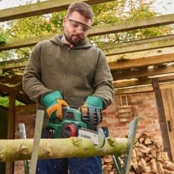 Tronçonneuse sans fil Bosch Universalchain 18 - Tronçonneuse à chaîne sans fil - 18 V Li-ion – Machine seule - 06008B8001 -Jardinage Soldes 7b47c0908940ee8015e5002b22eaf27e 1